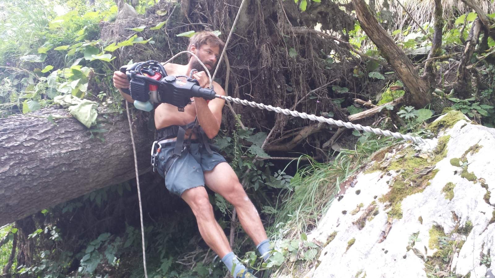 Vstavitev sidra za jeklenico